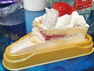 1/3くらい食べたショートケーキ